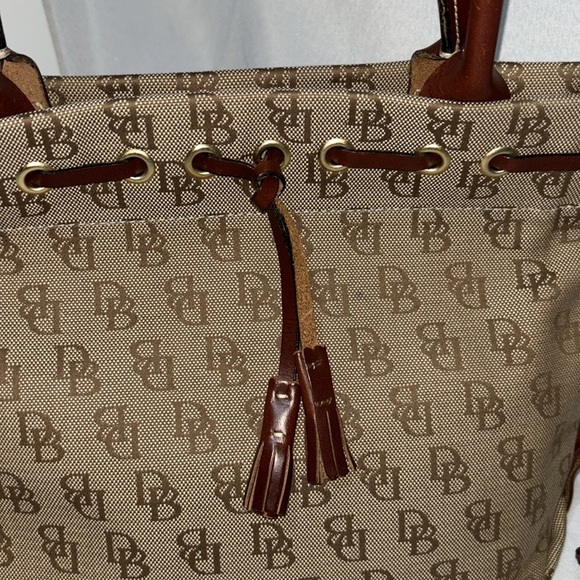 Dooney & Bourke Signature Logo Y2K Shoulder Bag - Picture 7 of 16